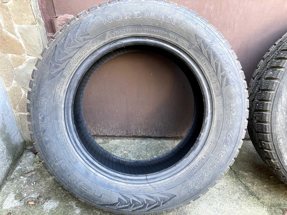 Зимові шини 195 65 15 Nokian Nordman 7 шиповані 2017 рік