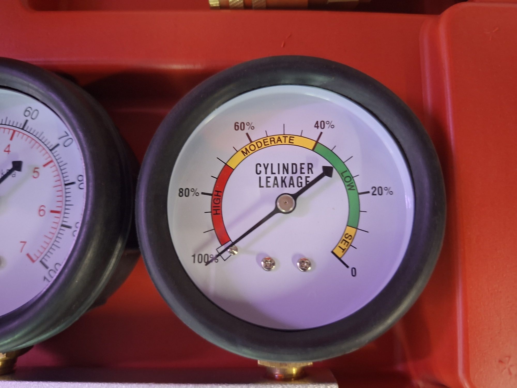 Tester szczelności cylindrów.