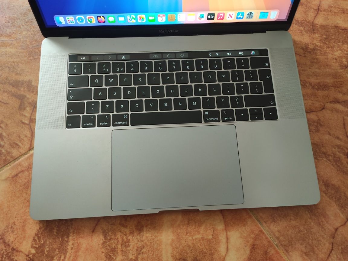 MacBook Pro 15" 2019 i9 16GB 500GB SSD + Software Pro Impecável