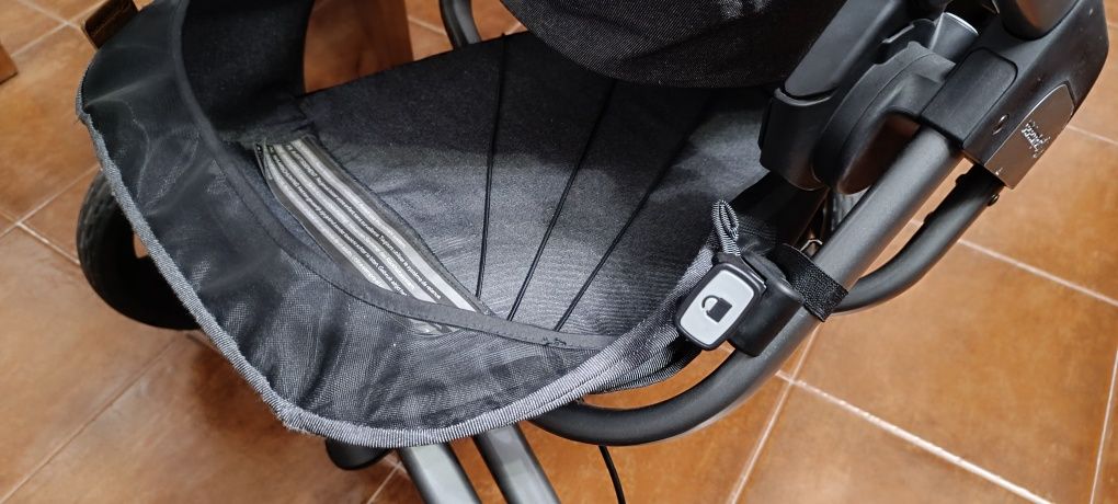 Carrinho de bébé mais ovo