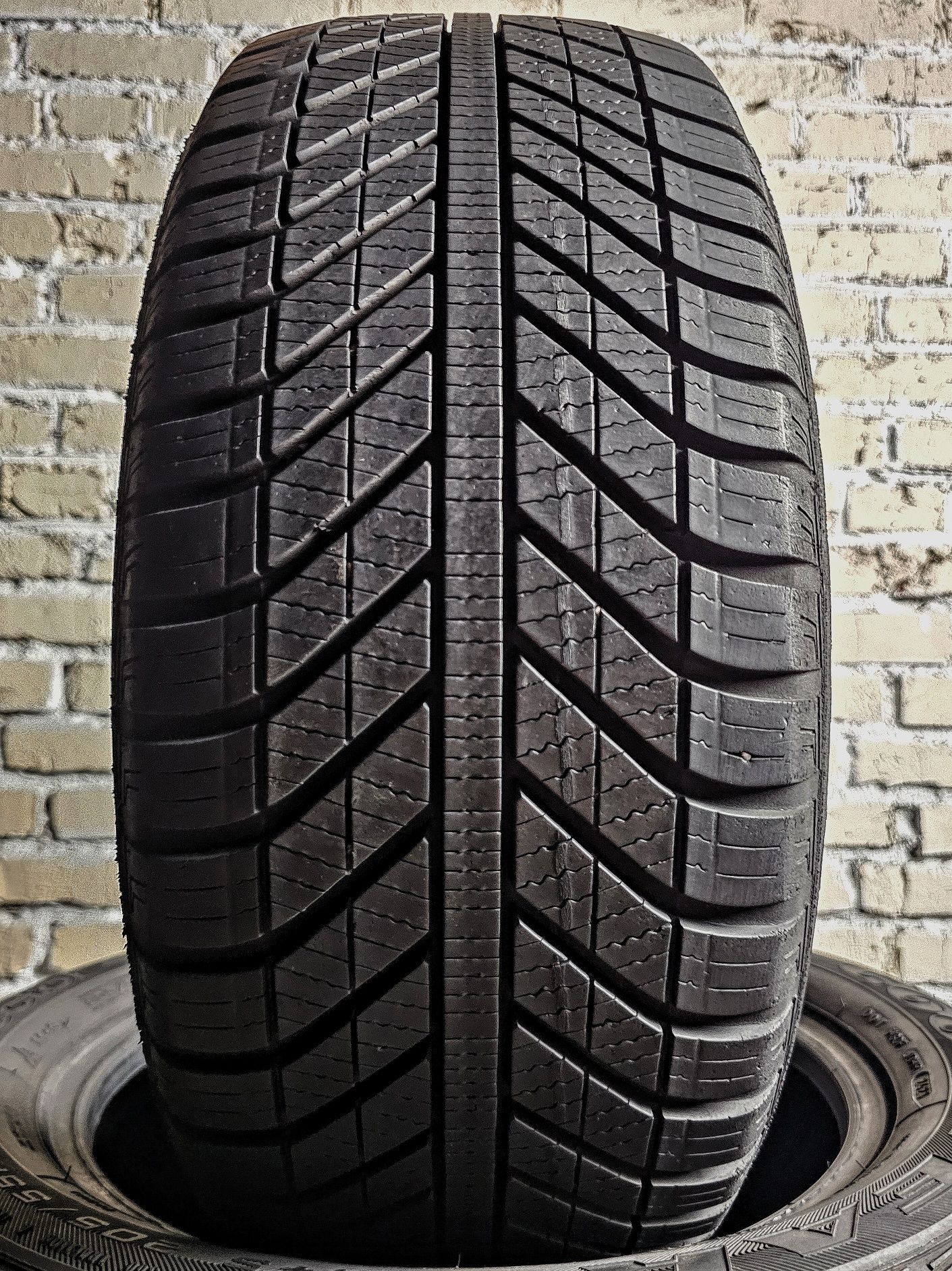 Шини 205/55r16 GoodYear | 8mm | 2023 | Преміум всесезонка | Стан нових