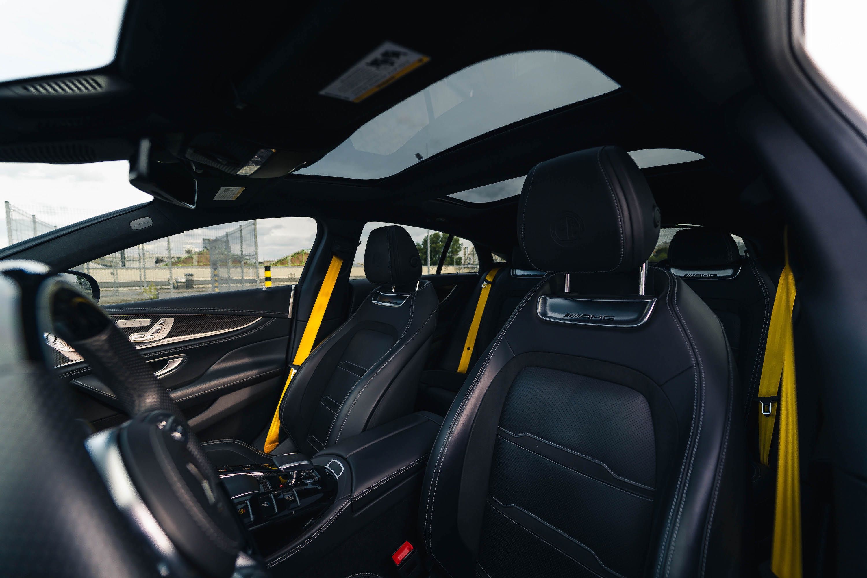 Wynajem Mercedes-AMG GT 63s V8 wypożyczalnia samochodów sportowych