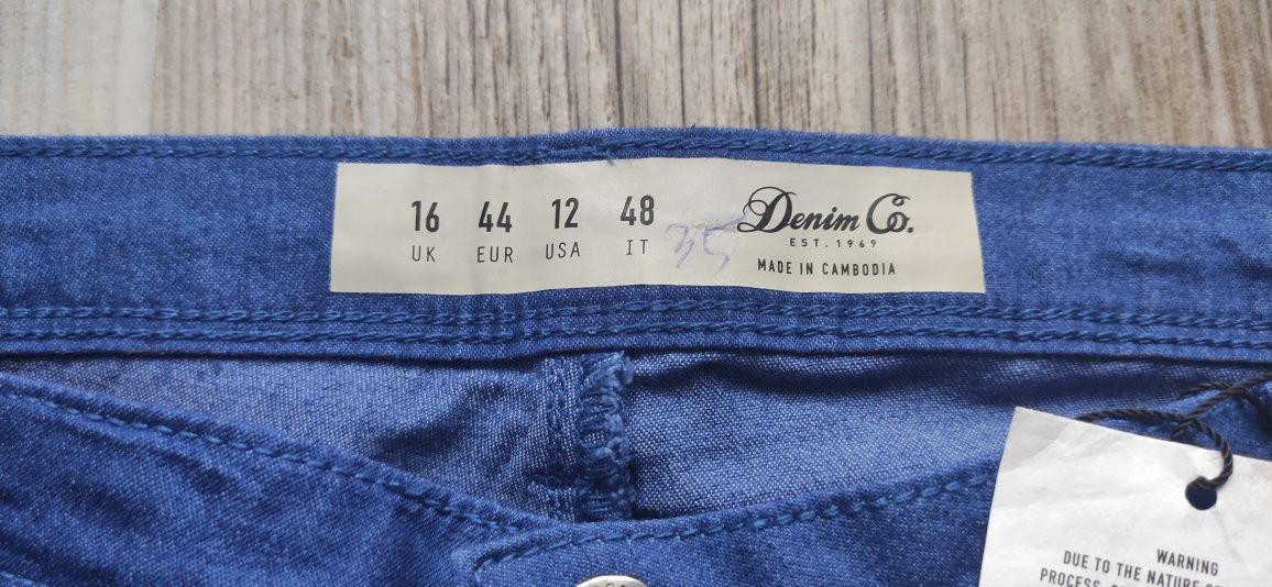 Nowe spodnie  rurki DENIM rozmiar 44
SPODNIE RURKI DENIM ROZMIA