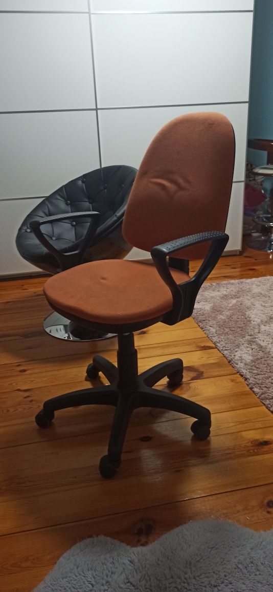 Regulowane krzesło