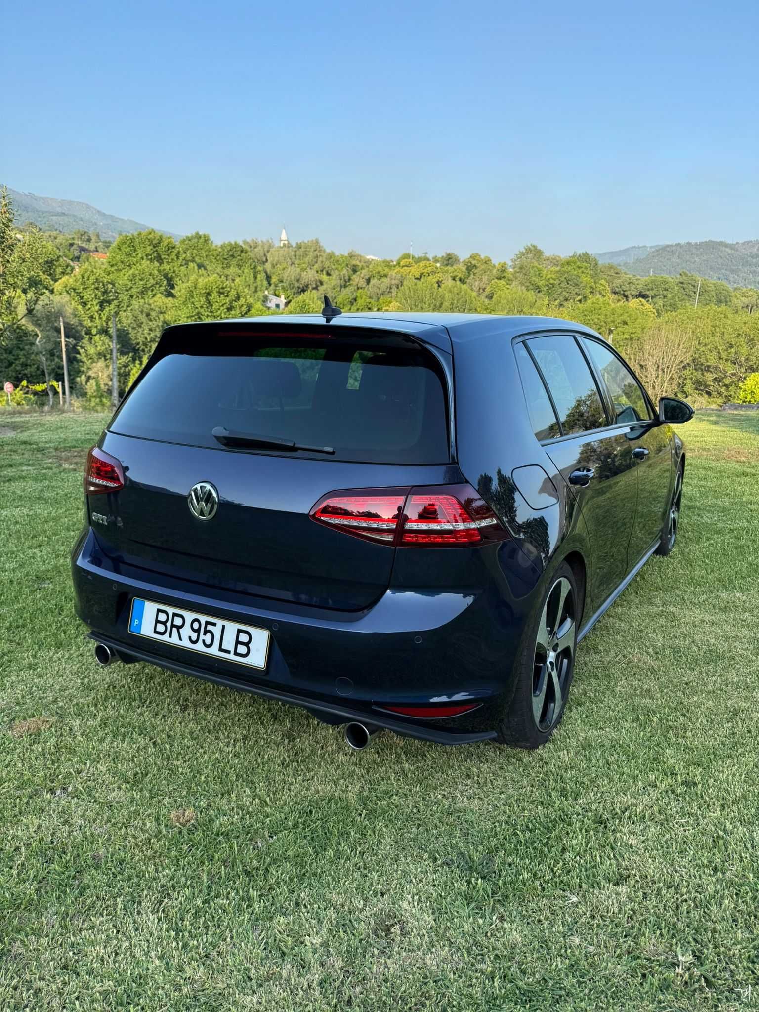 Volkswagen Golf 7 Gti - 220 cv - 5p - Manual