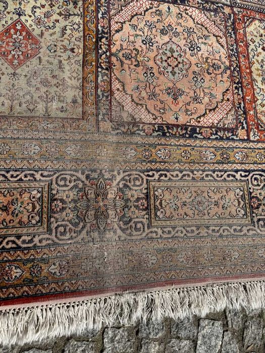 Vintage poprzecierany jedwabny dywan perski Ghoum 320x215 gal. 16 tyś