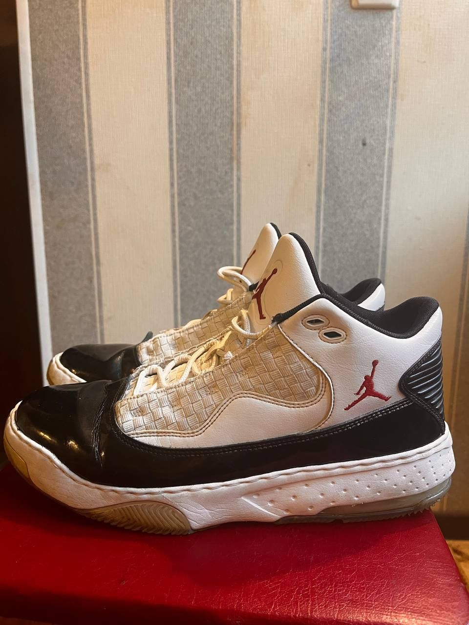 Баскетбольні кросівки Jordan max aura 2