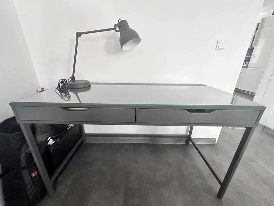 Biurko IKEA ALEX szare z szybą na wymiar, LAMPKA GRATIS