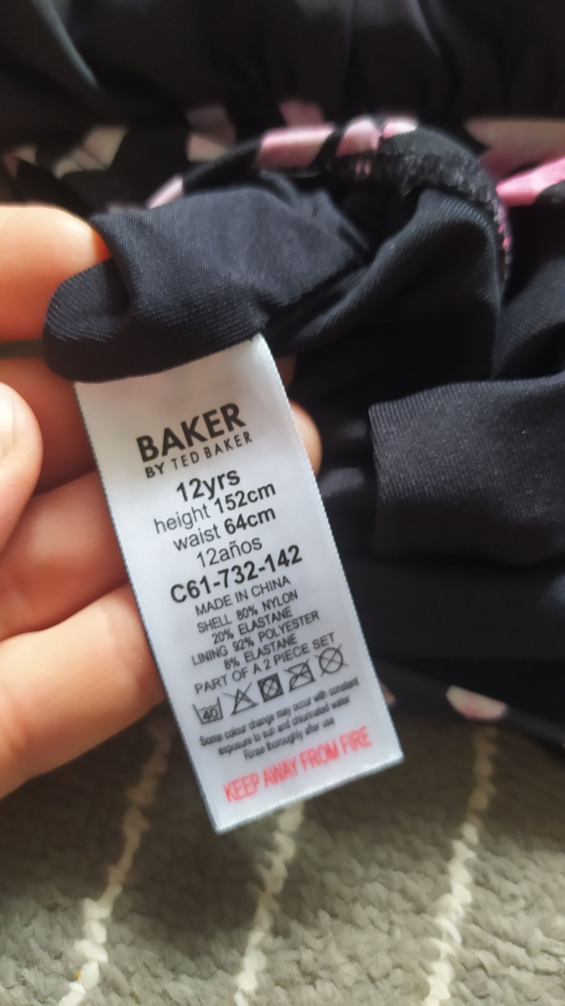 Top krótki góra od stroju kąpielowego Ted Baker z ozdobną falbanką