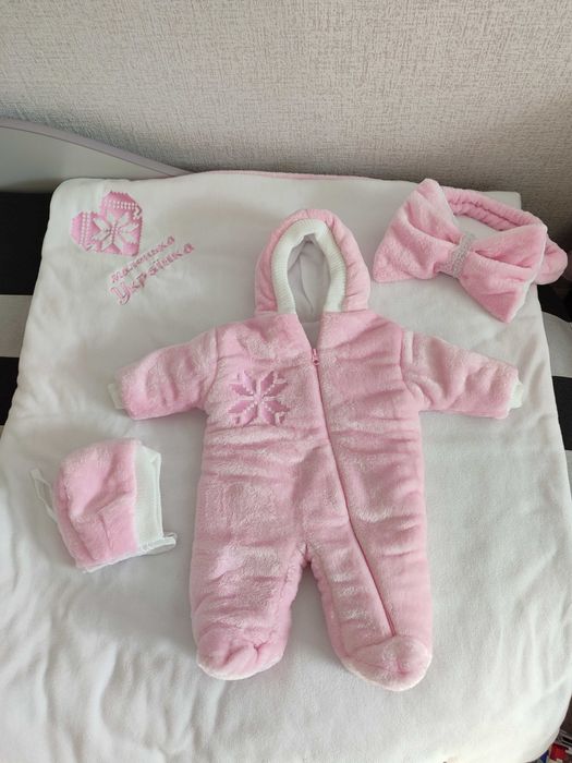 Дитячий конверт та комбінезон для новонароджених