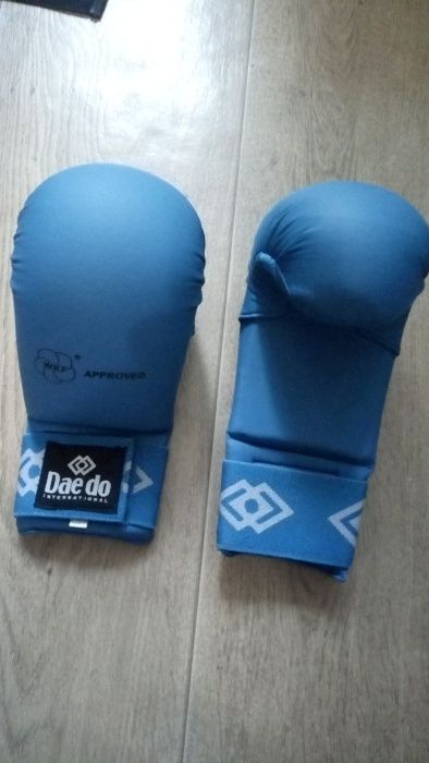 Перчатки (накладки) для каратэ