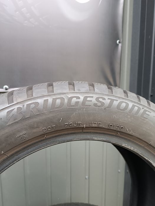 Зимові шини 225/50/17 Bridgestone Blizzak LM001