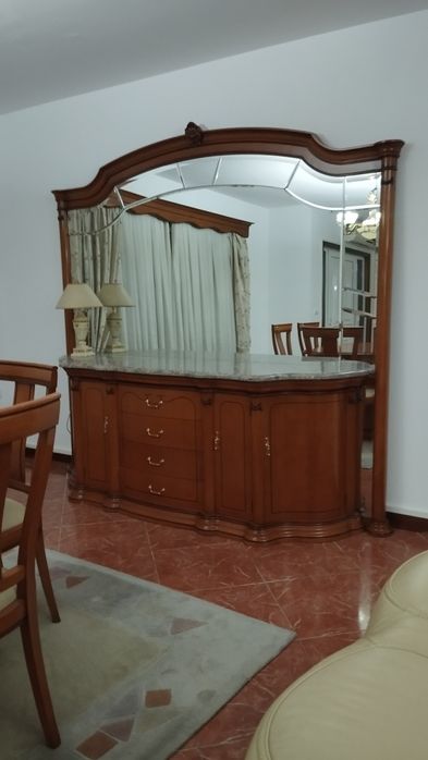 Móvel de sala com espelho