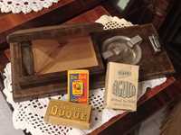Caixa tabaqueira antiga com acessórios