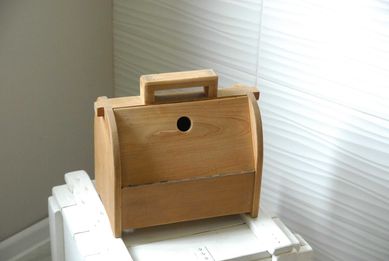 Drewniana, stara skrzynka-walizka na narzędzia może do sesji akcesoria