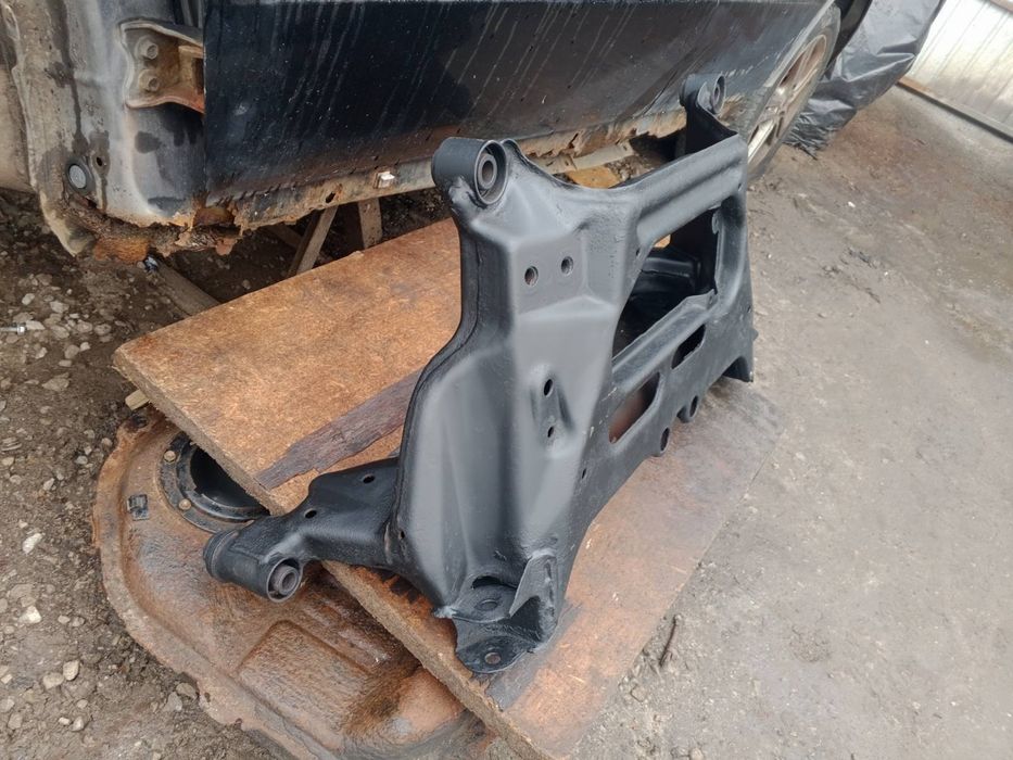 Продам балку переднюю nissan x-trail t30