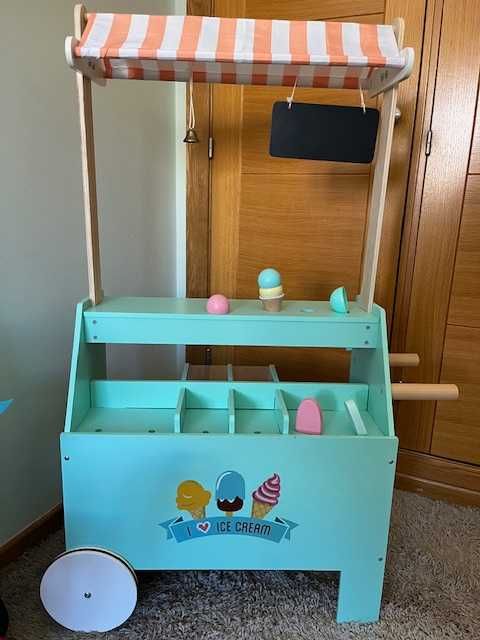 Gelataria em madeira