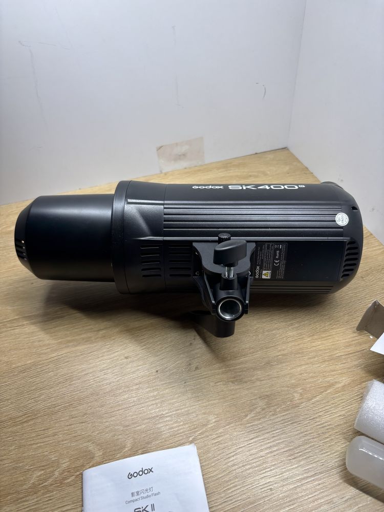 Studyjna lampa błyskowa Godox SK400II