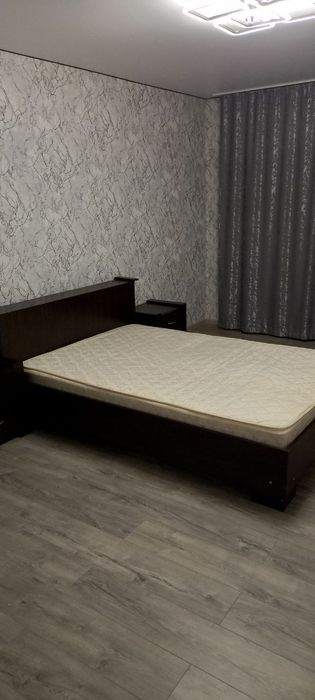 Продам меблі для спальні (шафа, ліжко, прикроватні тумби) терміново!