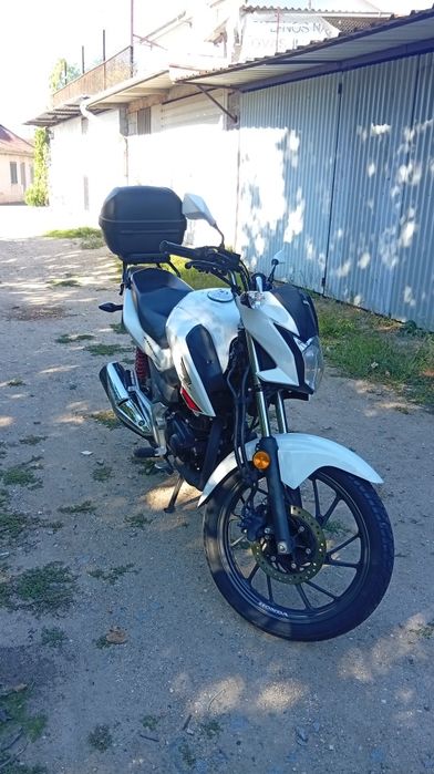 Honda CB125F com dez mil e tal impecável nova mota de emigrante