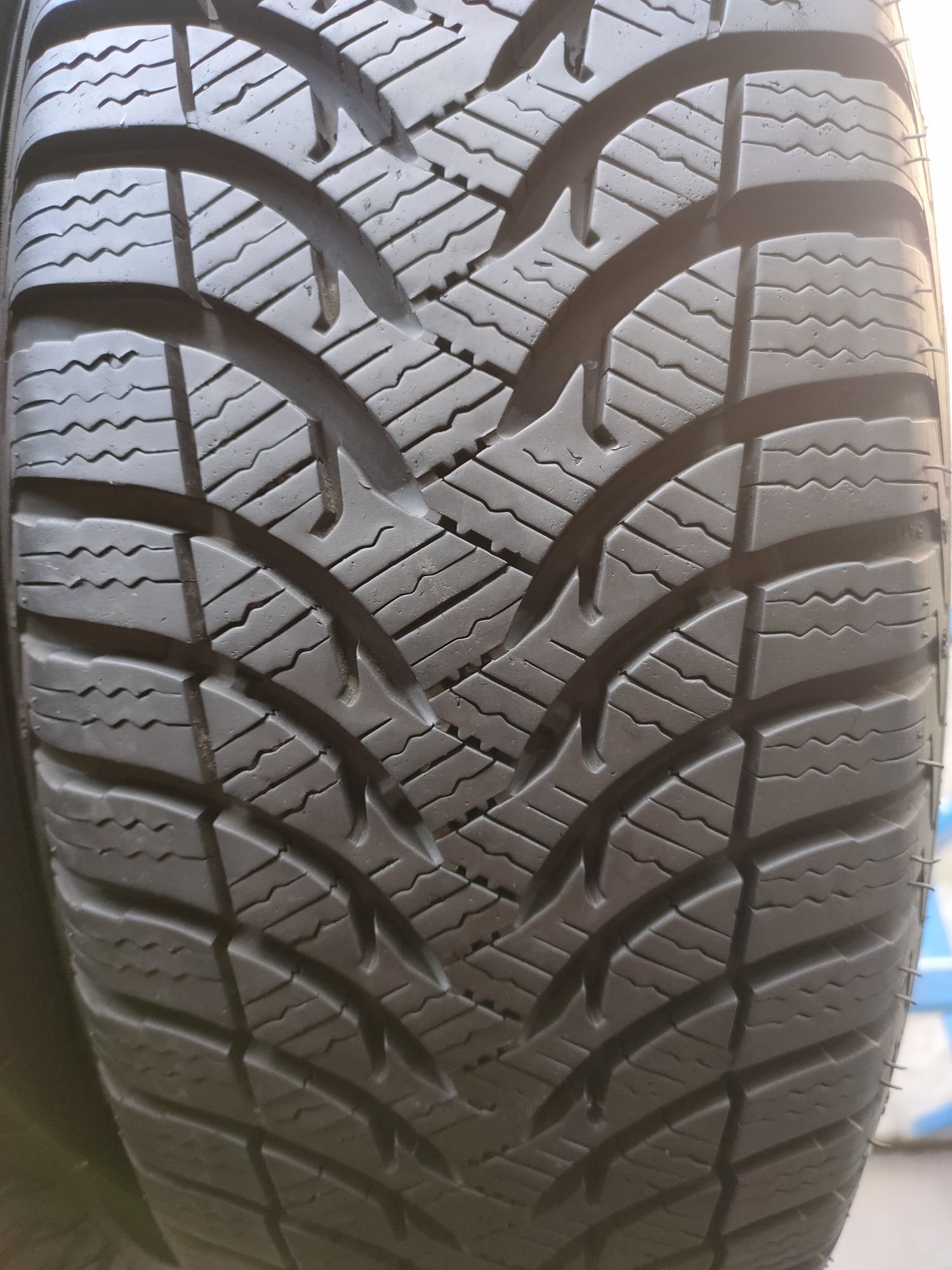 185/60r15 Michelin Alpin A4 z 2016r około 7mm