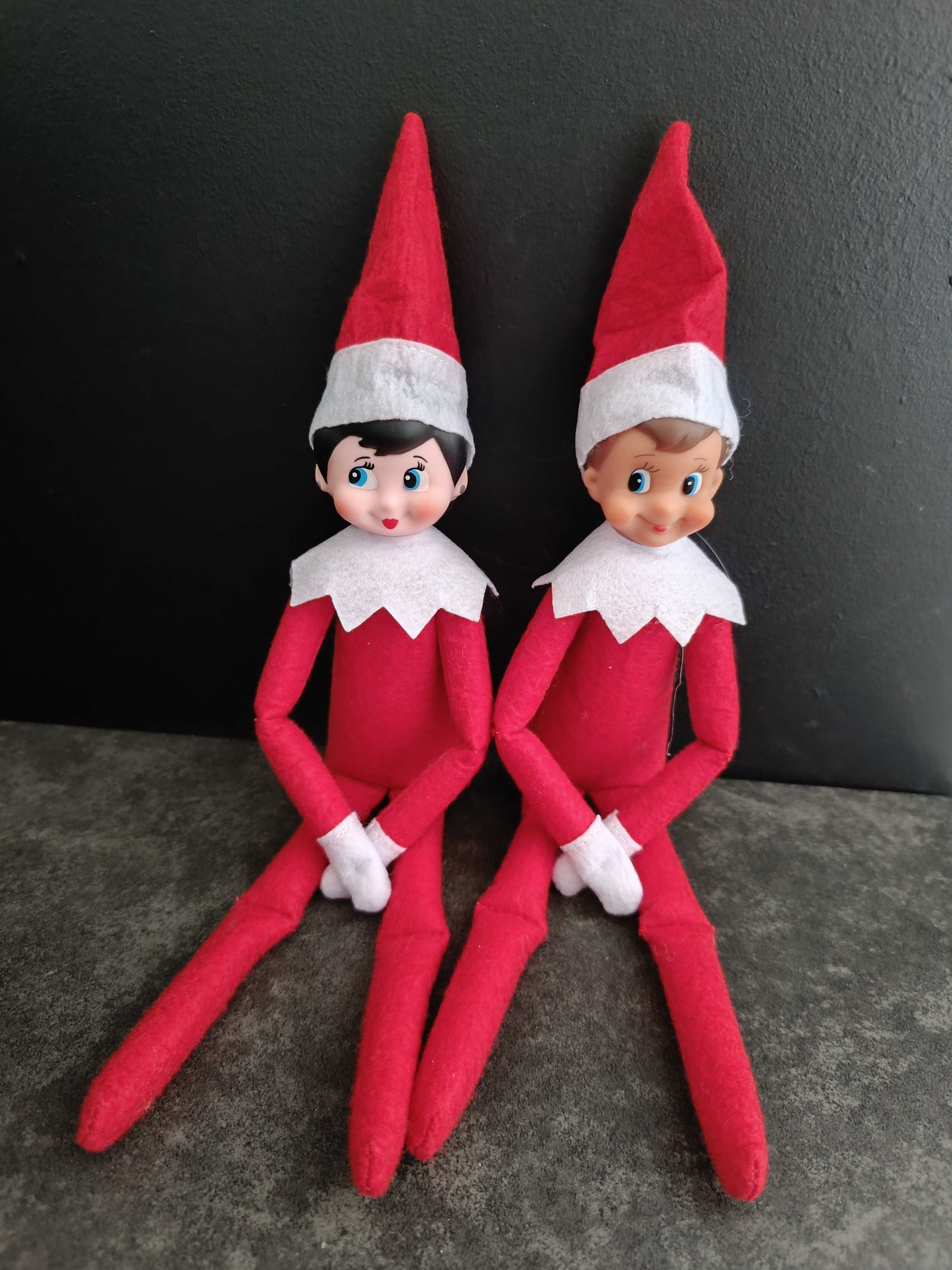 Psotny elf on the shelf elf badly behaving chłopiec dziewczynka