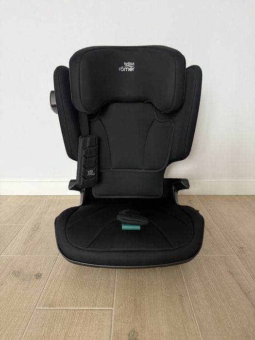 Автокрісло Britax Römer Kidfix i-Size — Cosmos Black від 3 до 12 років