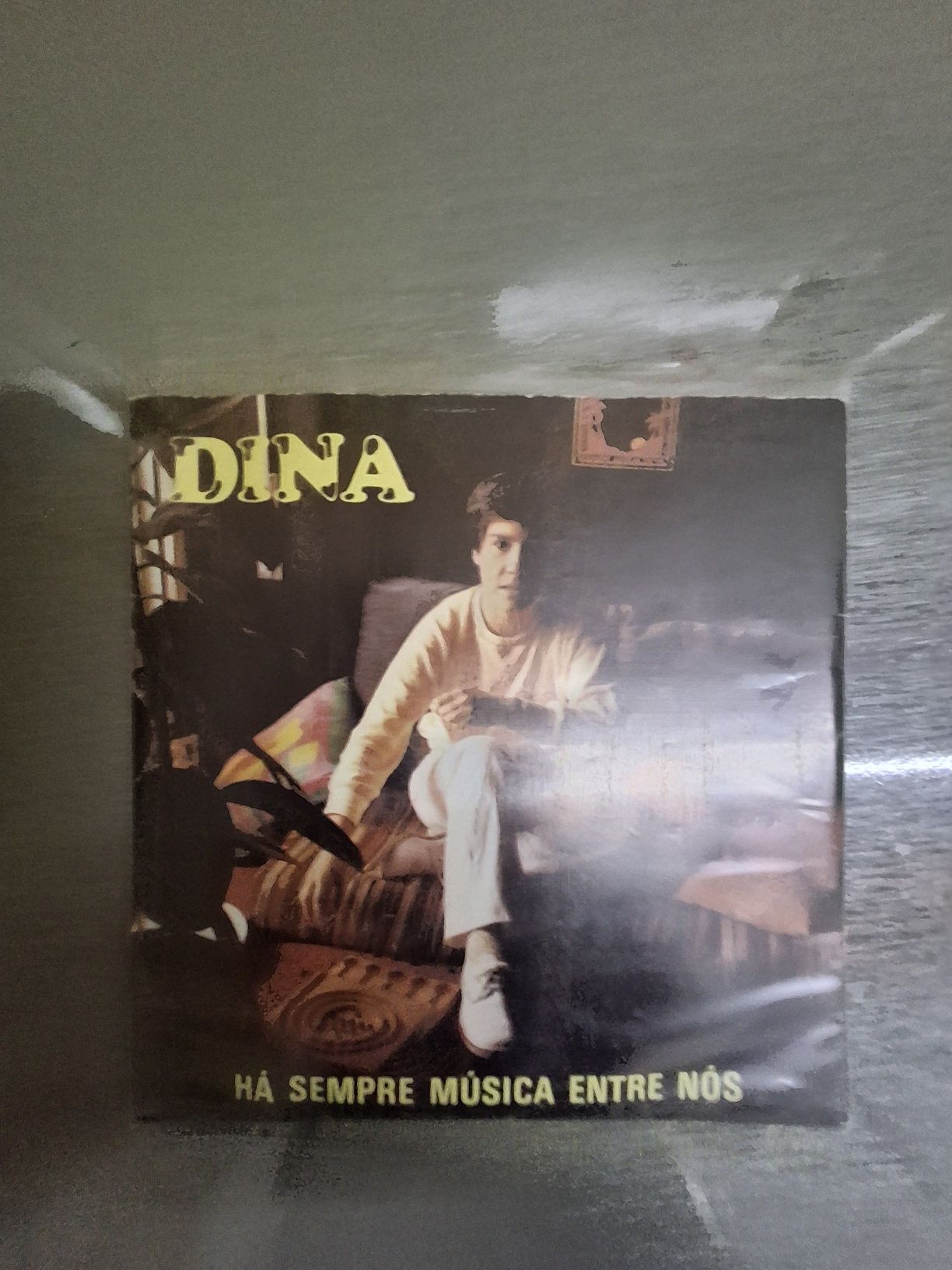 Disco single dina novo há sempre musica entre nós
