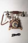Starodawny staromodny telefon stacjonarny vintage obrotowa tarcza SIM