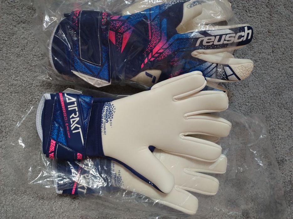 Rękawice bramkarskie Reusch Attrakt GRIP CONTACT i GOLD X