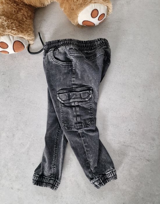 Joggery bojówki Reserved 98 Czarne jeansy