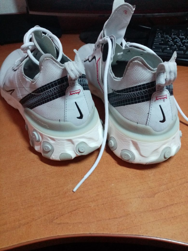 Продам кроссовки Nike react