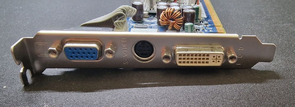 Placa Gráfica Asus EN8400GS/HTP/256M/A