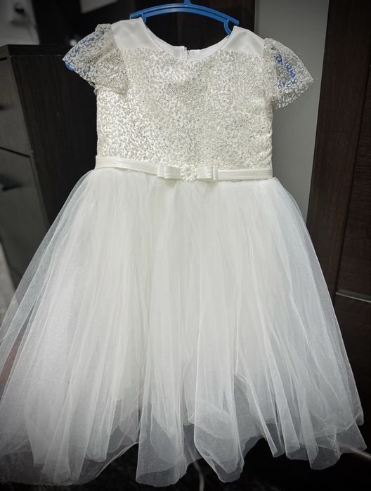 Продам святкову сукню на дівчинку