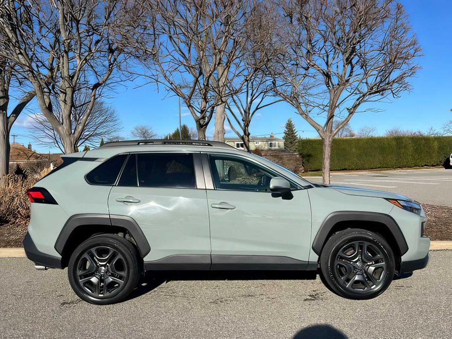 Toyota RAV4      2023