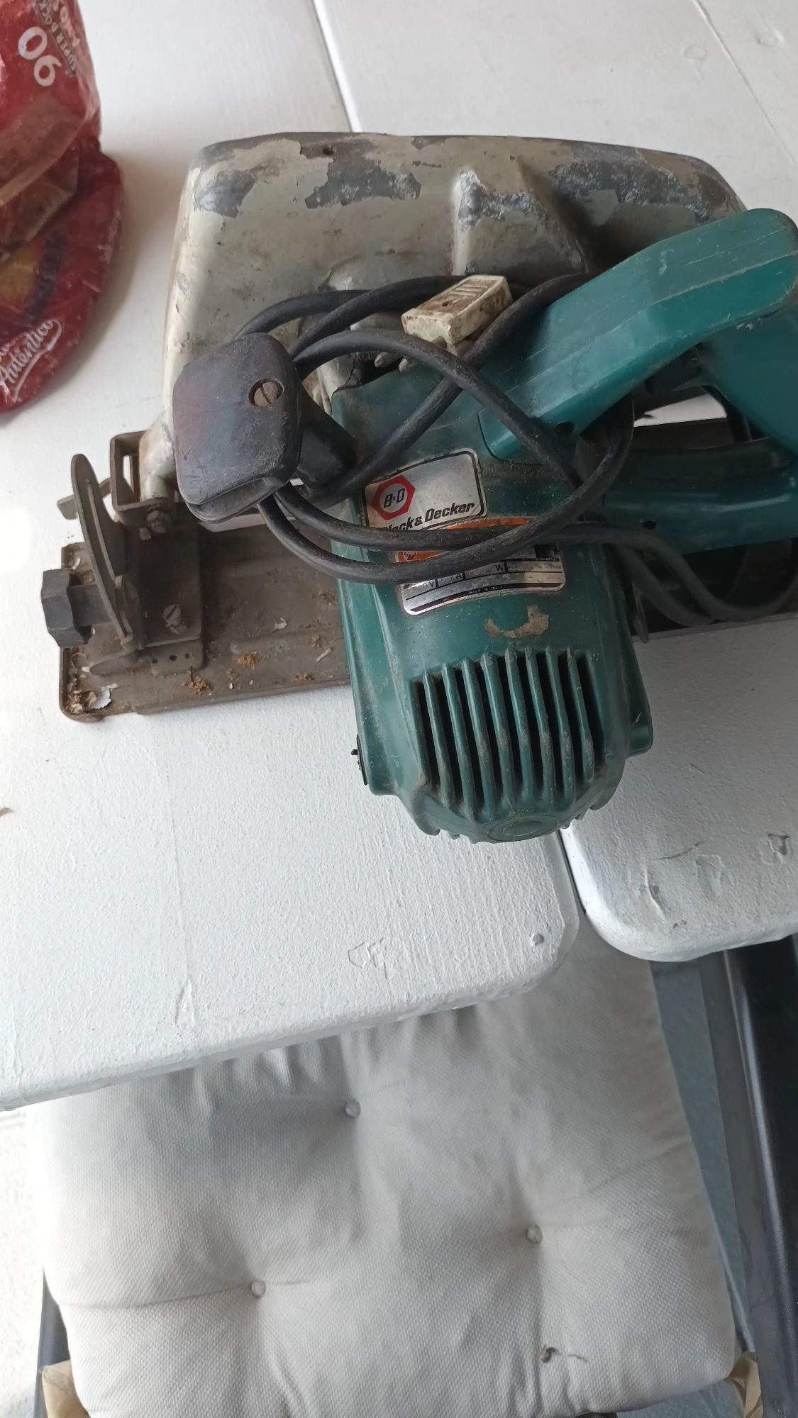 Vendo serra circular usada 2 vezes 35€