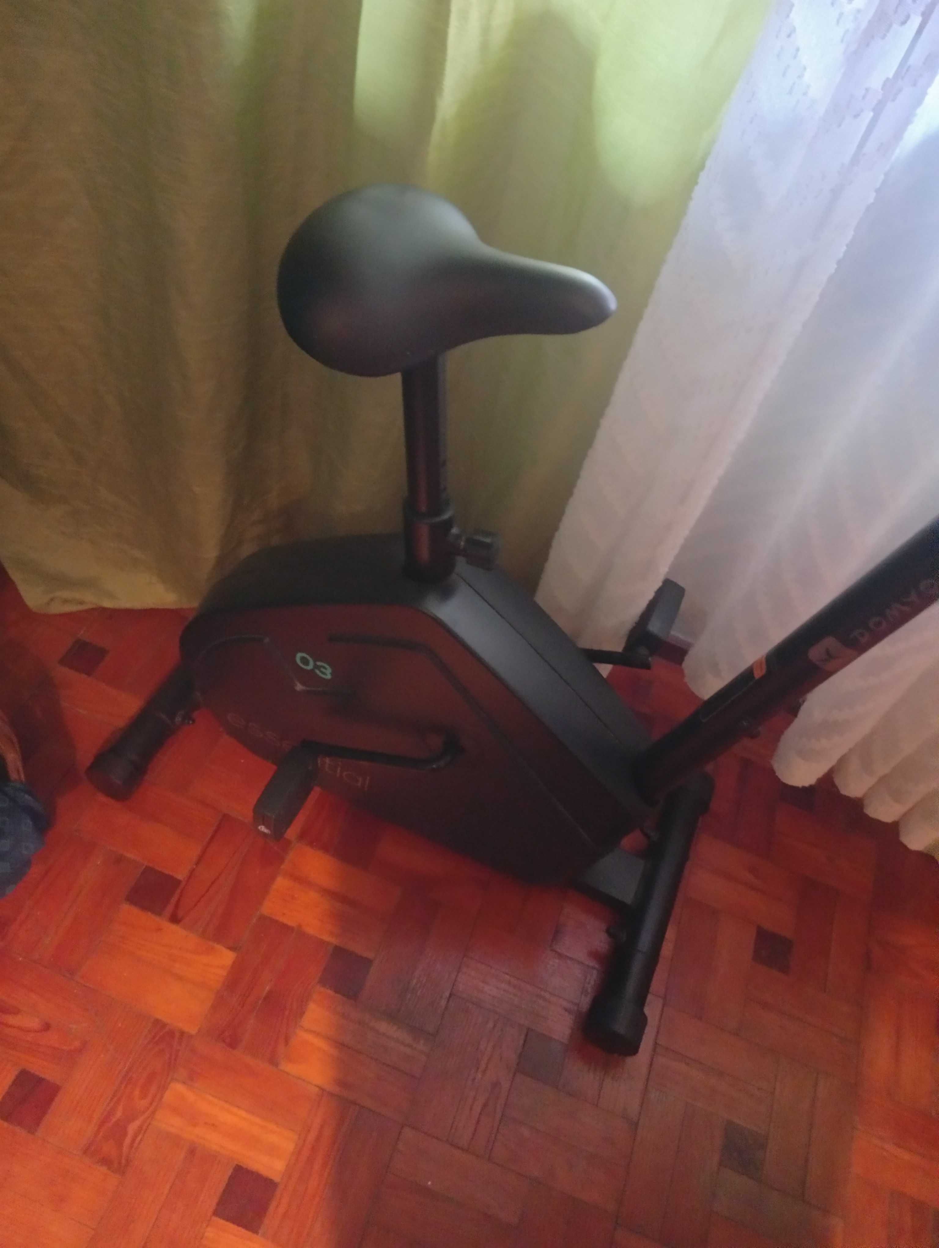 Vendo bicicleta de ginástica mais tablet em caixa 75 euros