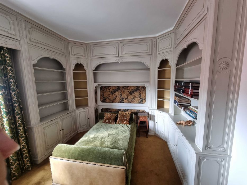 Conjunto de Estantes e Armários Clássicos Luis XV — Raro e Exclusivo