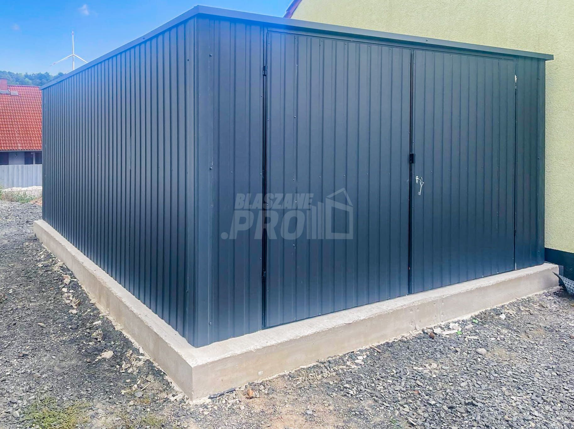 Garaż blaszany 4x5m Brama dwuskrzydłowa antracyt  spad w tył  GP423