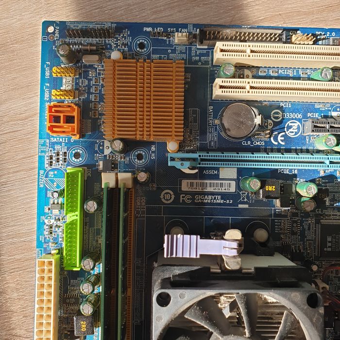 Gigabyte GA-m61sme-s2/ram/procesor