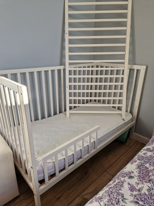 Łóżeczko dziecięce z materacem