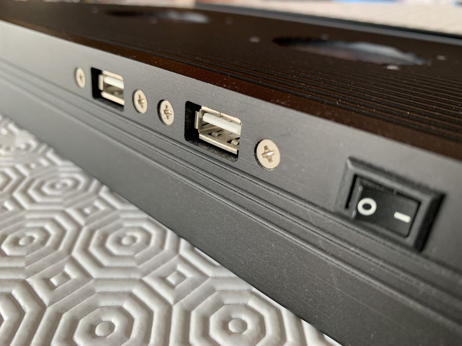 Base de refrigeração portátil AKASA / Cooler