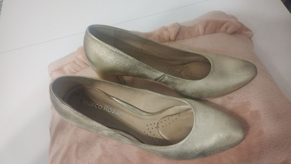 Buty ślubne złote