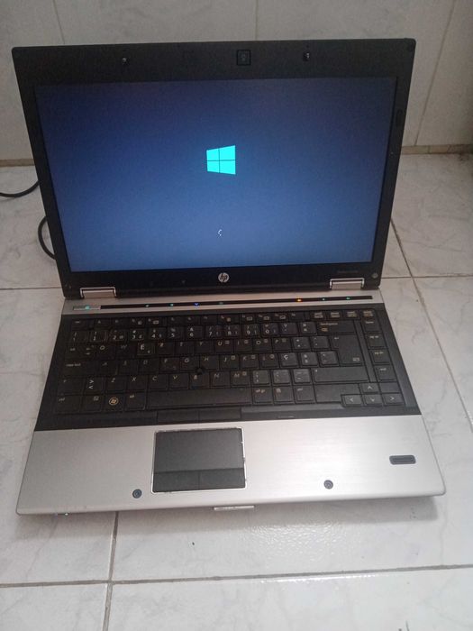 Portátil HP i5 Modelo 8440P