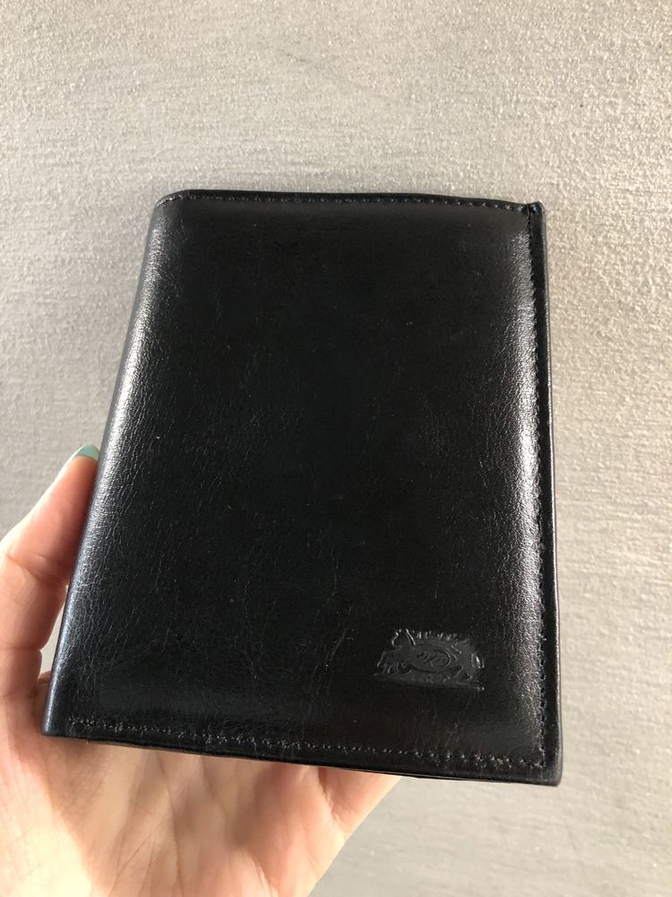 Czarny nowy elegancki męski portfel skórzany pomysł na prezent