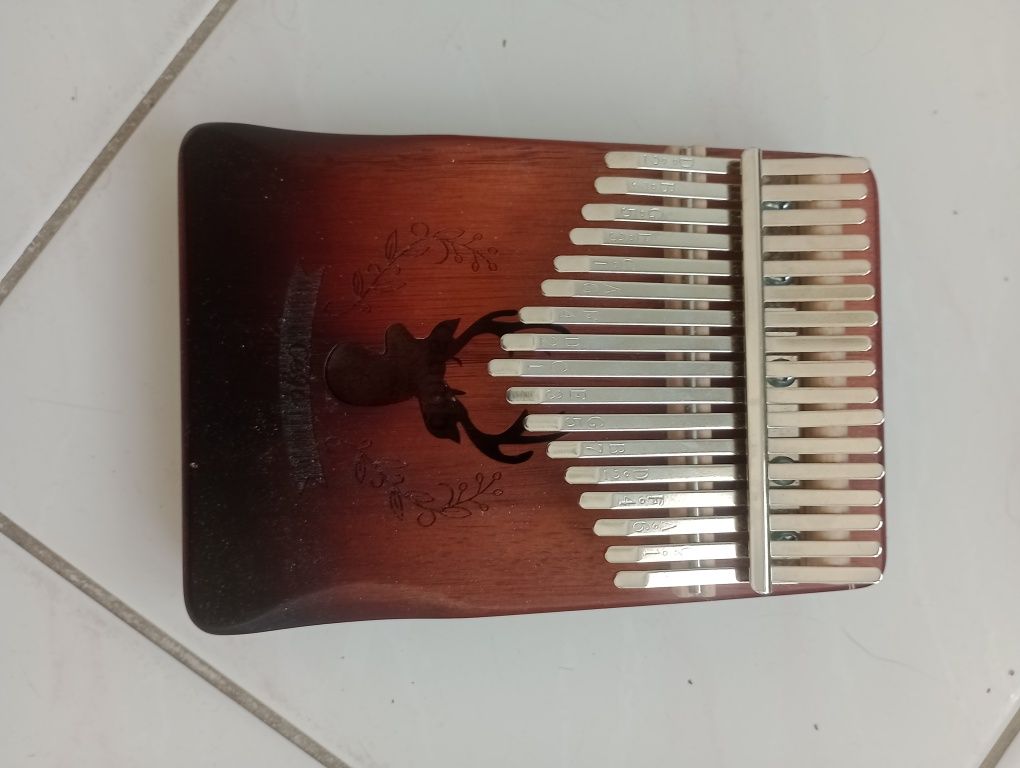 Kalimba brązowa.