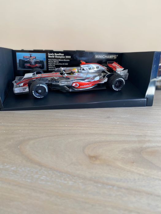 Miniatura McLaren MP4-23 (1/18) - Lewis Hamilton