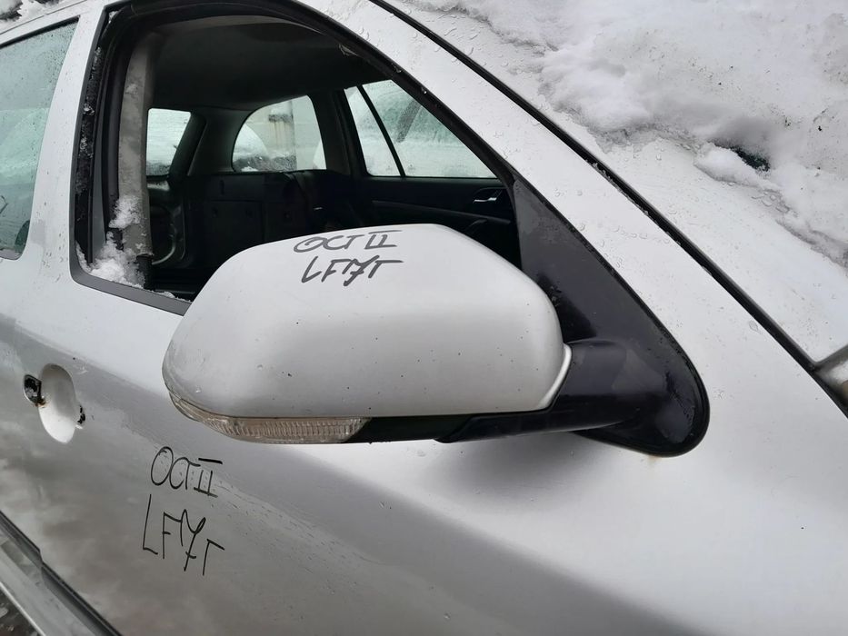 SKODA OCTAVIA II LUSTERKO PRAWE PRZEDNIE PRAWY PRZÓD ELEKTRYCZNE KOLOR: LF7T