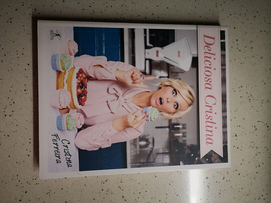 Livro de receitas "Deliciosa Cristina", de Cristina Ferreira
