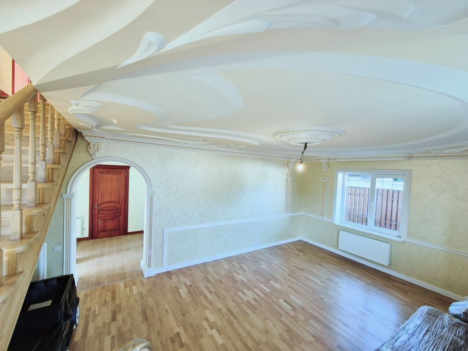 Новий окремий двоповерховий будинок з якісним ремонтом Центр р-н Подол